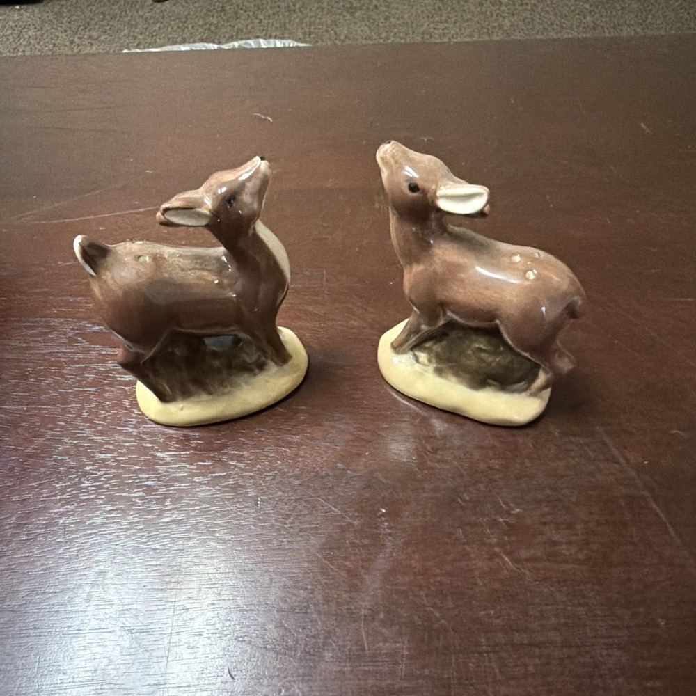 Cracker Barrel Woodland Deer Ceramic Salt & Pepper Shaker Set Retired Kitschy
